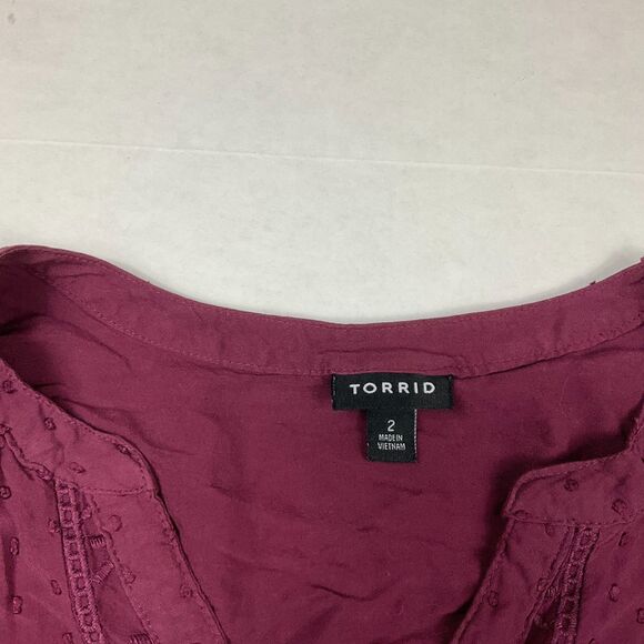Torrid Blouse 2/2X Burgundy Textured Swiss Dot Button Front Boho Romantic Top - Picture 4 of 10